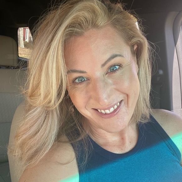 Meet your Posher, Melissa - Picture 1 of 1